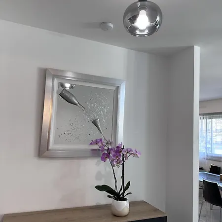 Apartment Expo Cosy Appt T5 Avec Jardin *