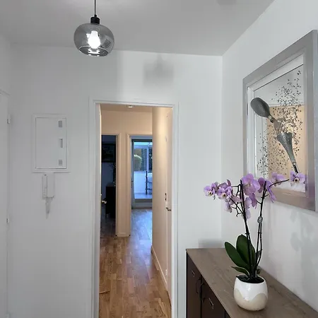 Apartment Expo Cosy Appt T5 Avec Jardin *